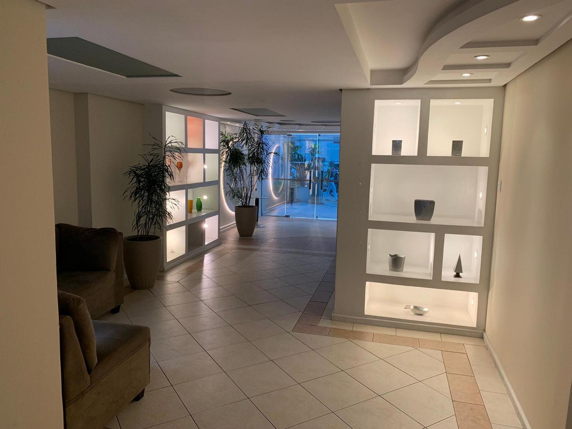 Apto Na Av Brasil Frente Ao Shopping,4min Da Balneario Camboriu